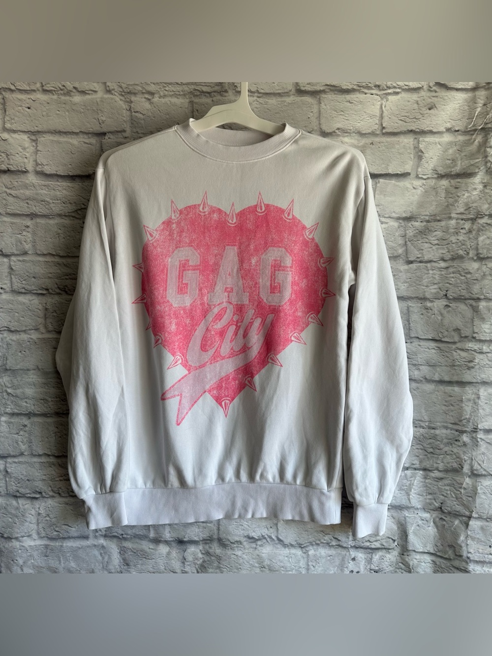 PREOWNED NICKI MINAJ GAG CITY WHITE PINK SWEATSHIRT CONCERT MERCH SMALL S FTCU